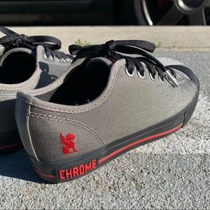 Chrome Unisex Shoes. Size 7/W or 5/M